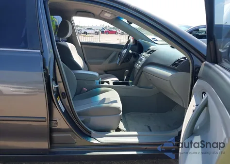 2010 Toyota Camry Le z USA, uszkodzony, nr VIN 4T4BF3EK4AR013283